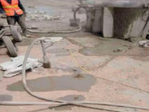 连南水泥混凝土路面板底注浆技术 路面脱空注浆整治方案