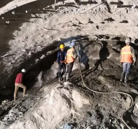 连南拱顶带模注浆料的施工流程及注意事项